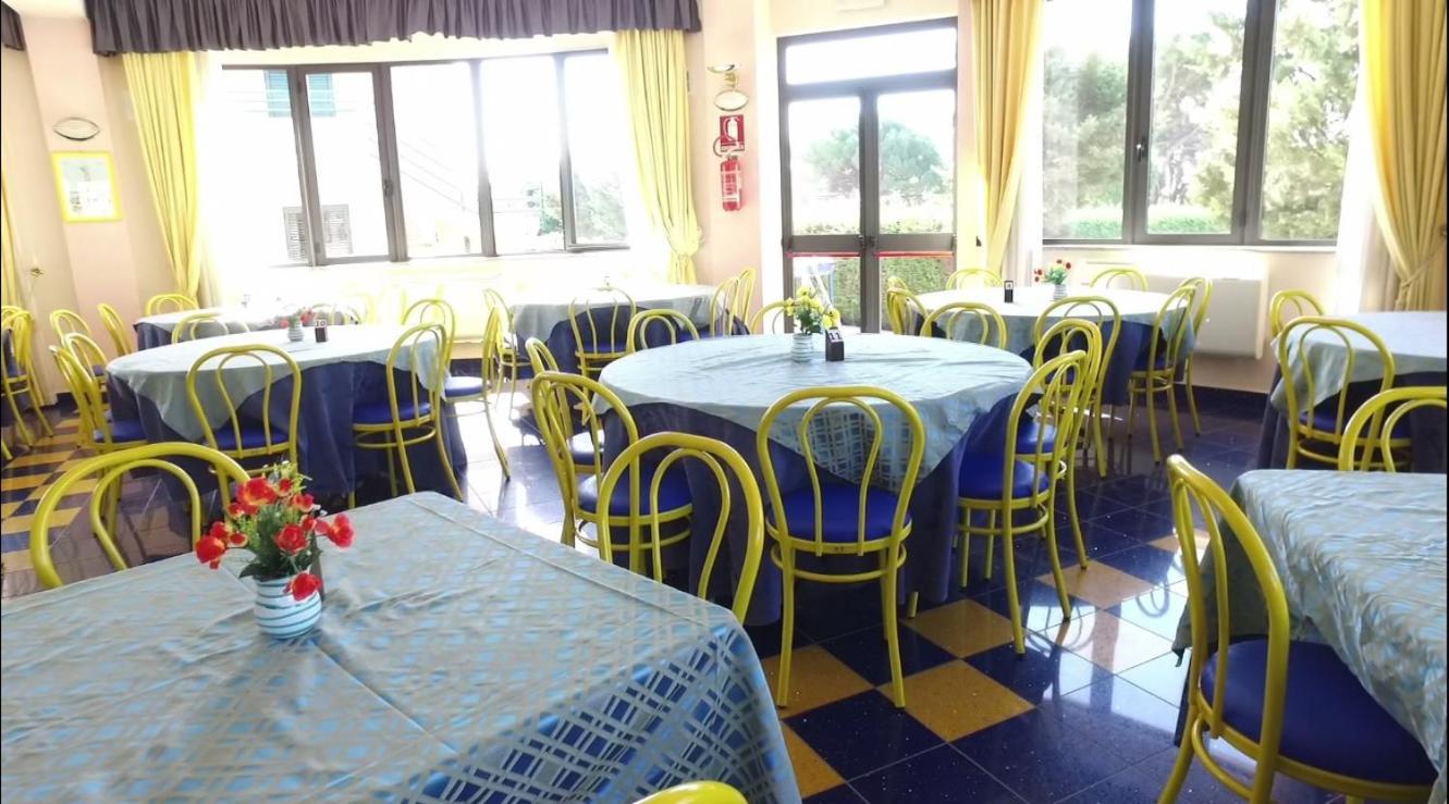 Club Esse Aquilia Beach Village Badolato Marina Exterior photo