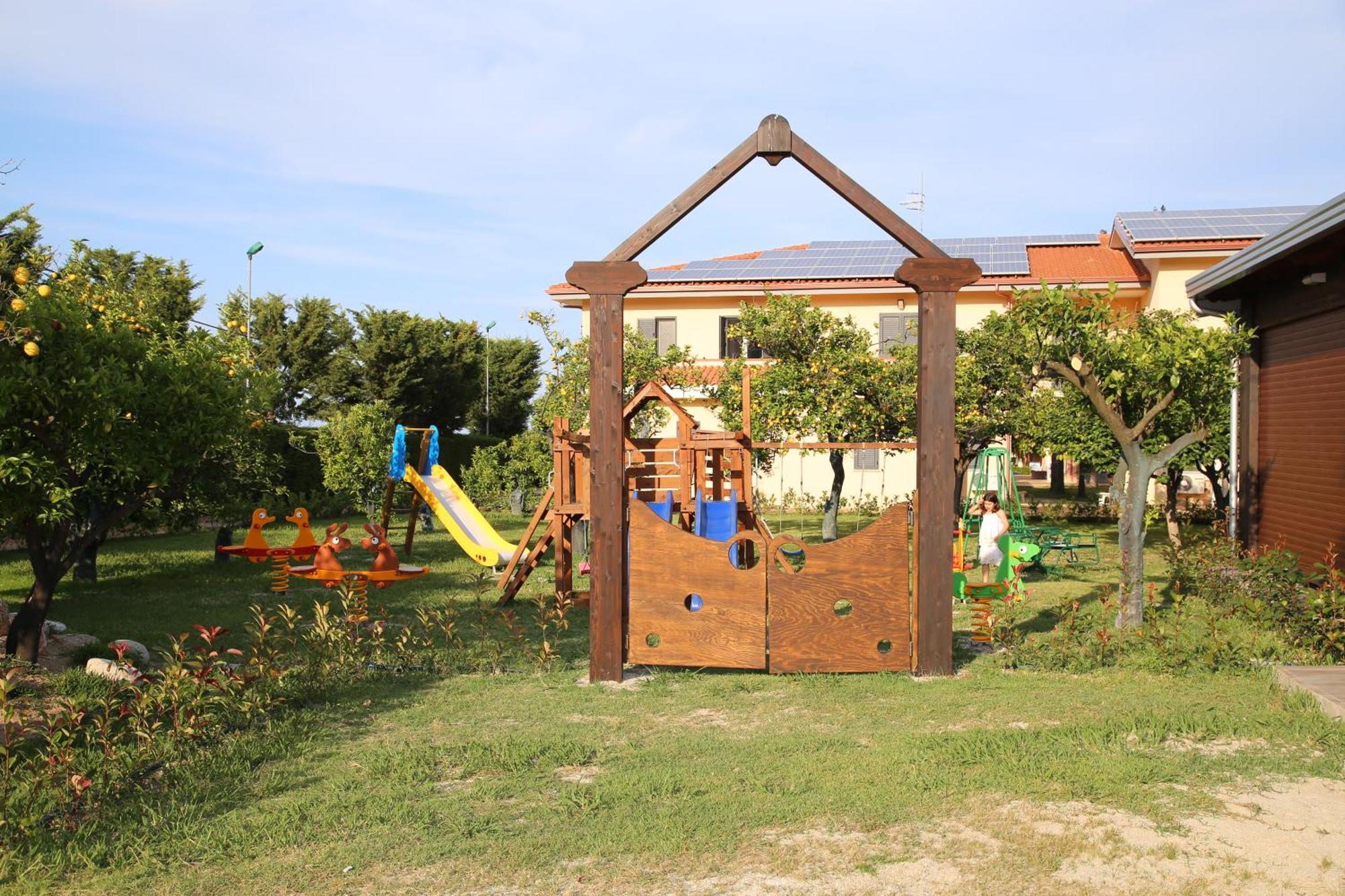 Club Esse Aquilia Beach Village Badolato Marina Exterior photo
