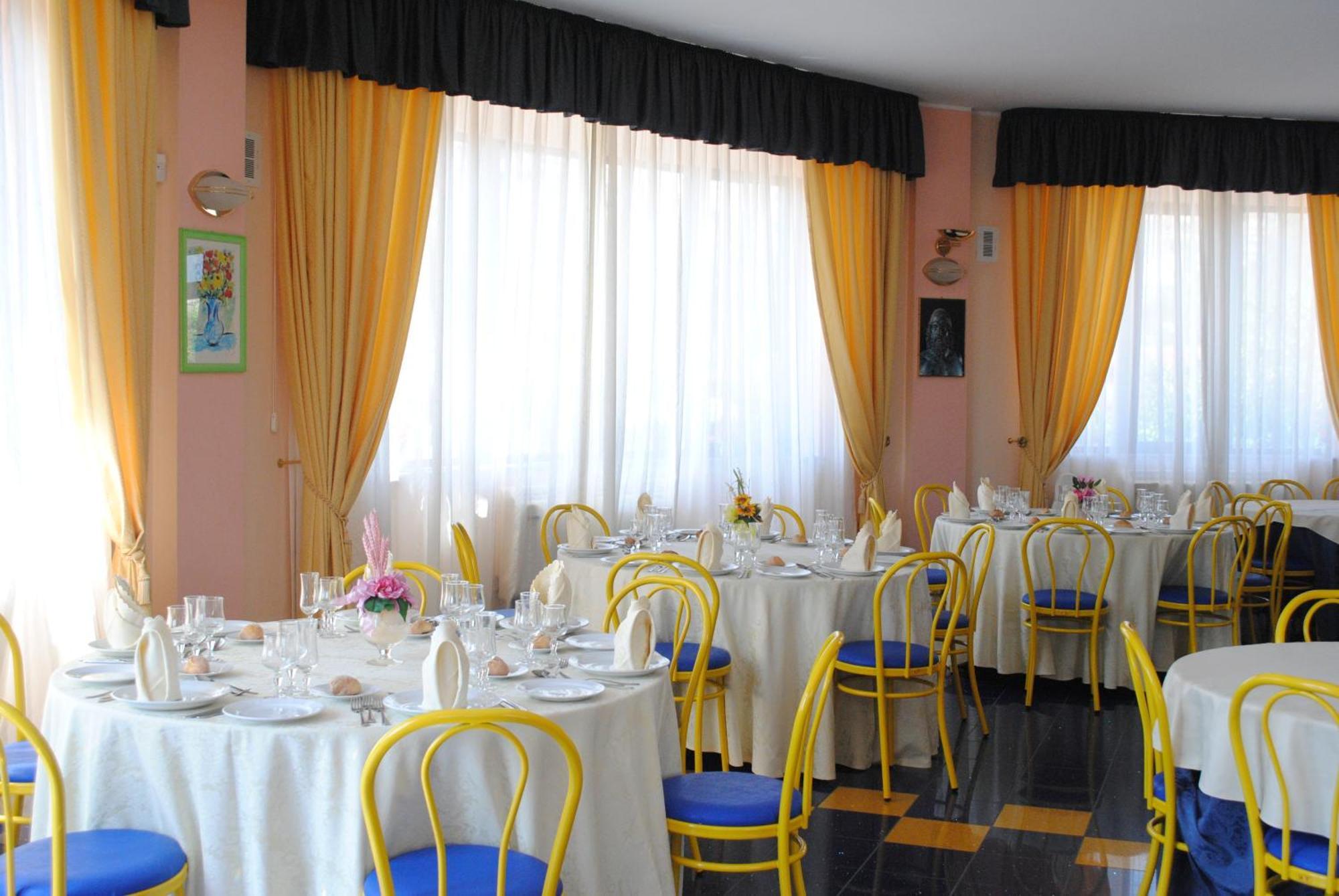 Club Esse Aquilia Beach Village Badolato Marina Exterior photo